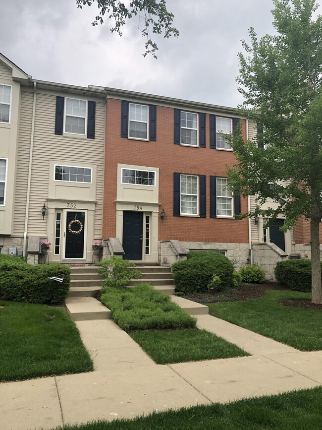 Building Photo - 754 Thornbury Ct