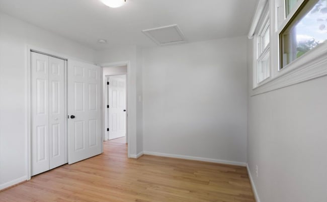 Photo - 5954 Kedron St