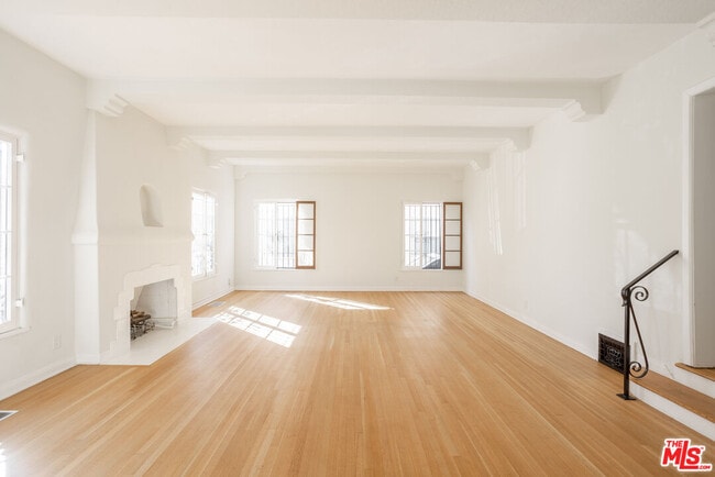 Building Photo - 165 S Mansfield Ave