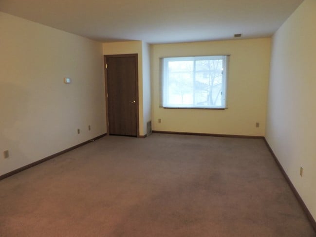 Photo - Adam's Court Apartments