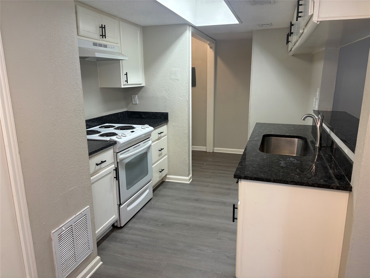 Photo - 5650 Birchmont Dr Unit B