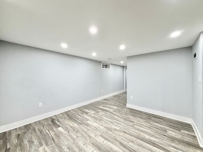 Photo - 3 BED - 1 BATH - LONDON - BASEMENT Unit 2