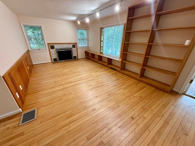 Photo - 325 Highland Rd
