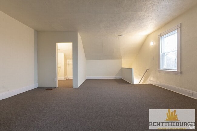 Building Photo - Updated 4BR 2 Full Bath House with Parking!