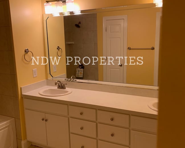 Photo - 185 S White St