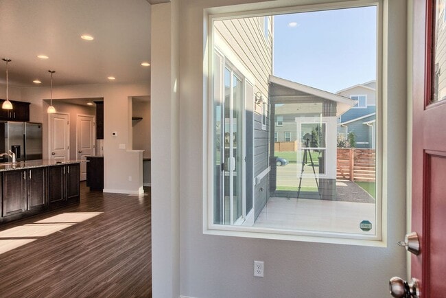 Photo - Beautiful 3 Bedroom Townhome in Mosaic