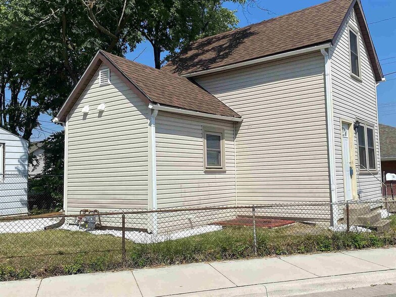 1 Bedroom W/ Loft Area