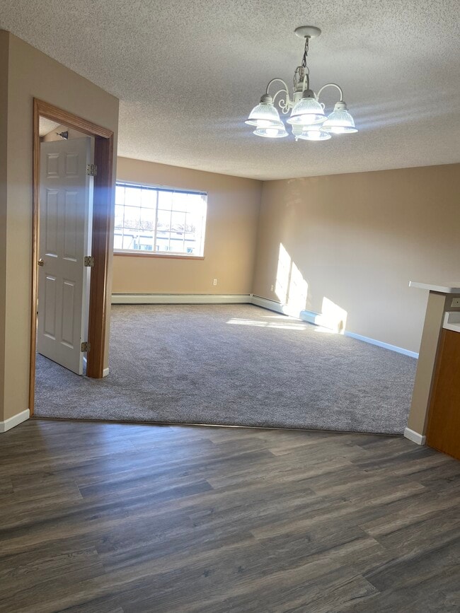 Entrada - Hidden Cove Apartments