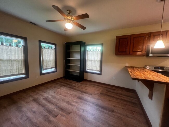 Photo - 724 Brockton Rd