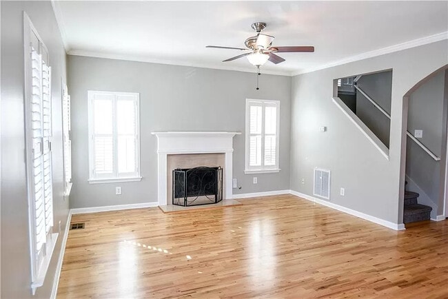 Photo - 587 Delbridge St NW