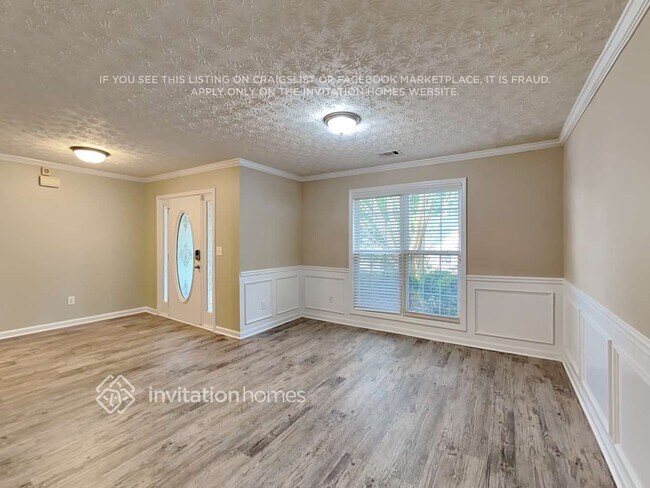 Photo - 975 Chapel Hill Dr SE