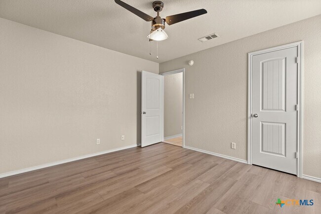 Photo - 4703 Stonehaven Dr