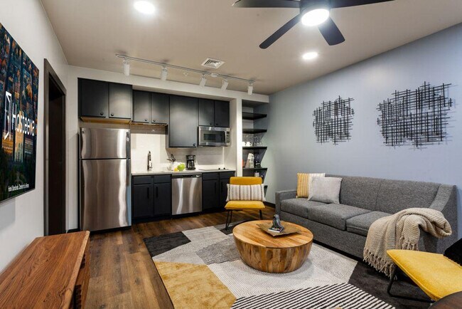 Photo - 611 Commerce St Unidad ID1267083P