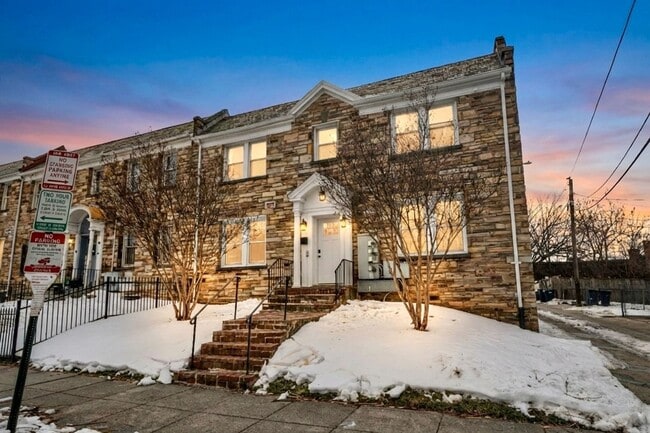 Building Photo - 1211 Simms Pl NE Unit 1211 Simms Place NE,  4