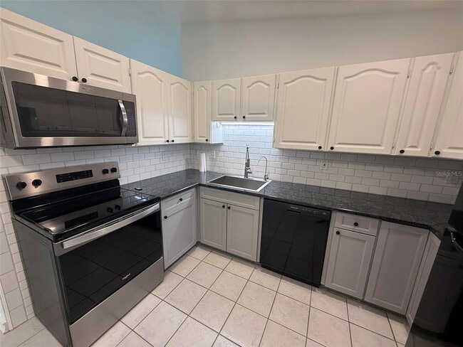 Photo - 512 Dewhurst St