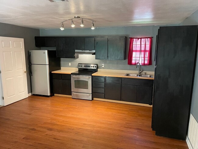 Photo - Cute 2006 Home!