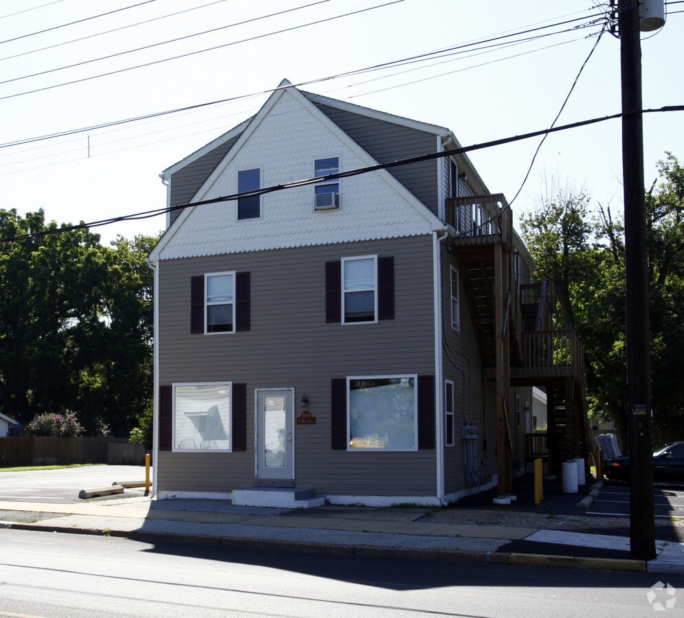 Photo - 304 N Broadway Apartments