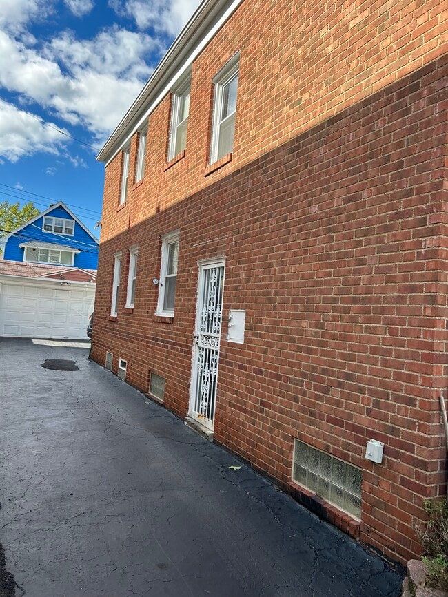 Photo - 16319 Greyton Rd Apartamentos