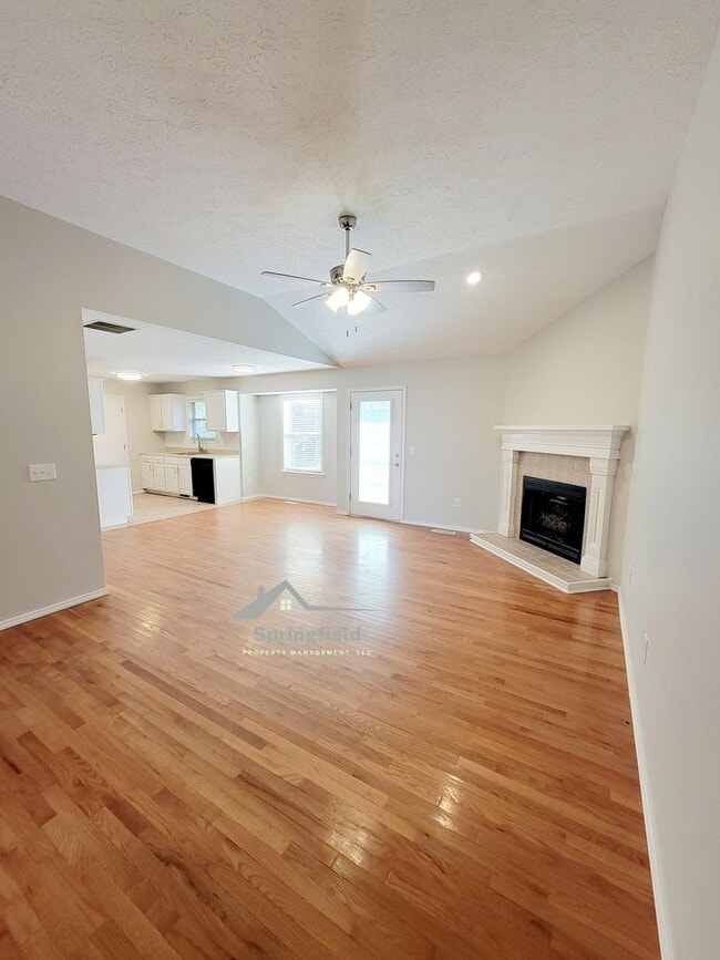 Building Photo - Location-Location; South West Springfield ... Rental