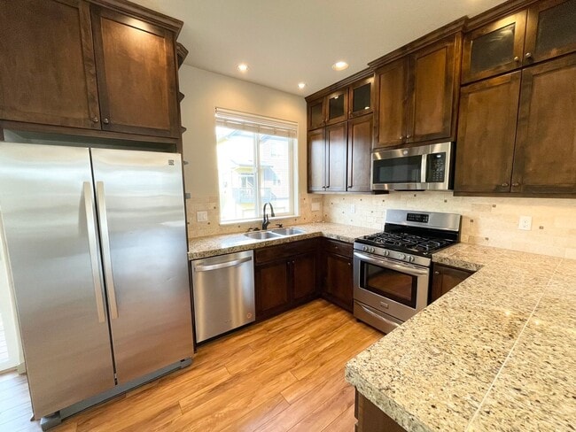 Photo - 4 Bedroom Home near Orenco Station!!