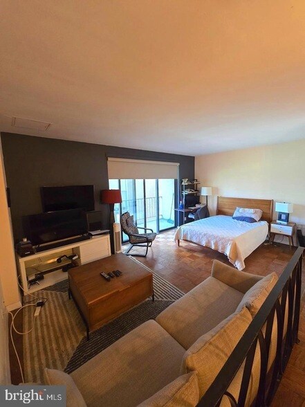 Photo - 2201 L St NW Unidad 820