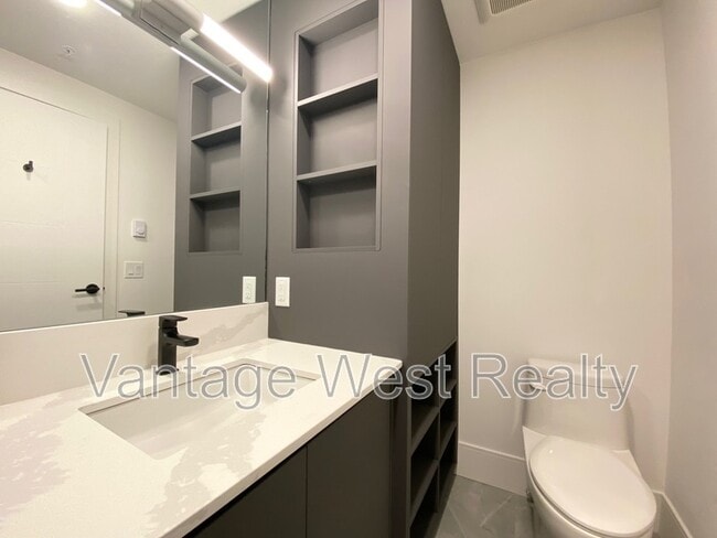 Photo - 720-720 K. L. O. Rd