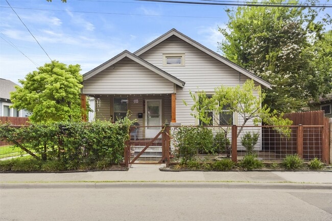 Building Photo - 3912 Bering St Rental