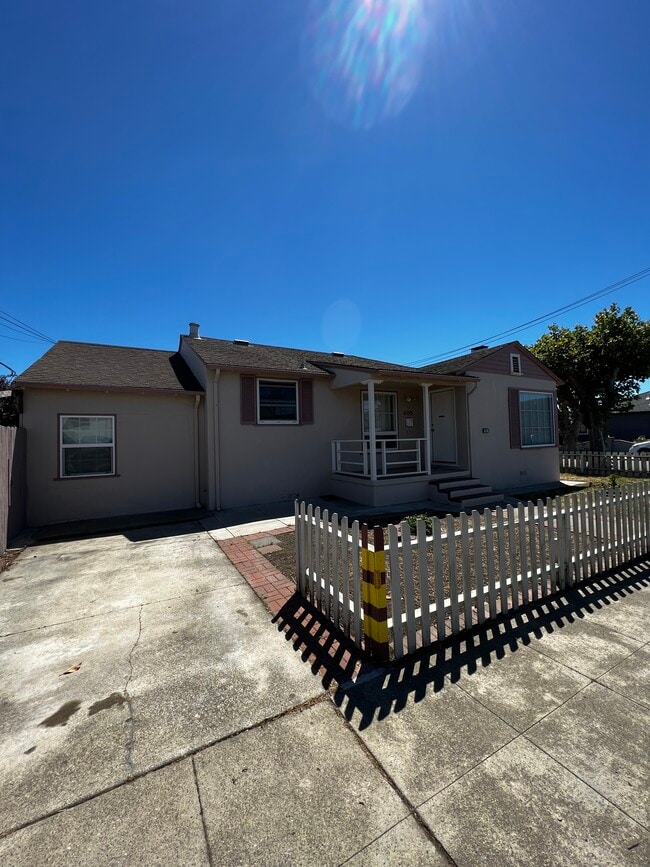 Photo - 600 2nd Ave