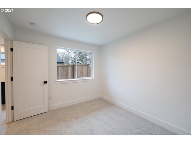 Photo - 623 SW Lobelia St Unidad B