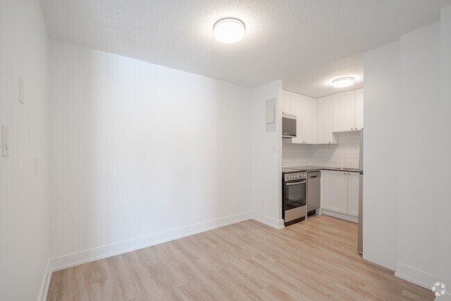 2BR, 1BA - 924SF - Dining Room