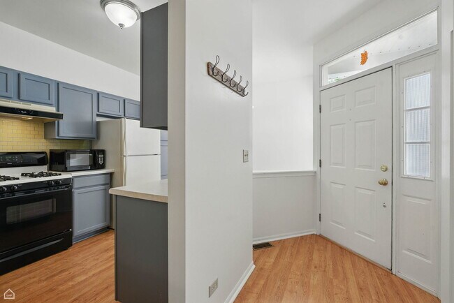Photo - 2052 Waverly Ln
