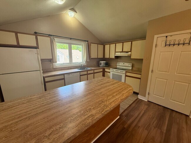 Photo - Garden Style, 1 BR Condo In A Prime Amherst Location!