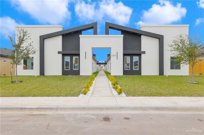 Building Photo - 18 E 24th St Unit 1