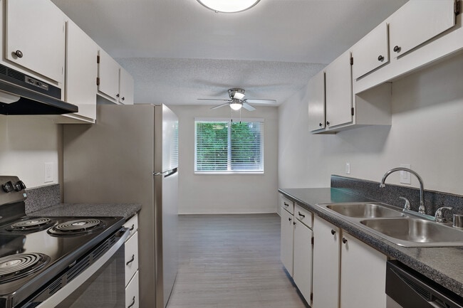 MK 6 - interior 1 - Maple Knoll Apartments