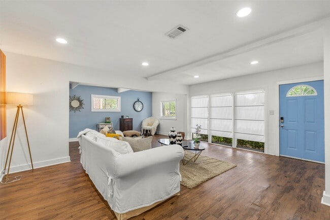 Photo - 5808 Community Dr