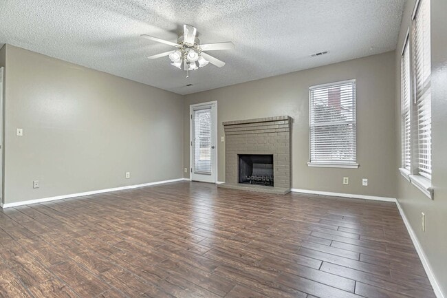 Photo - Quiet and Quaint Duplex in Rogers!