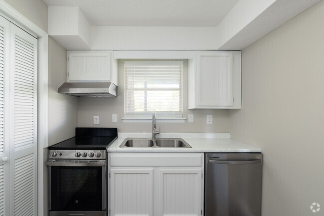 2 Bed 1.5 Bath Kitchen - Apex Johnson City Rental