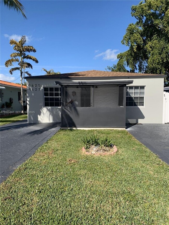 Building Photo - 1625 Dewey St Unit 2