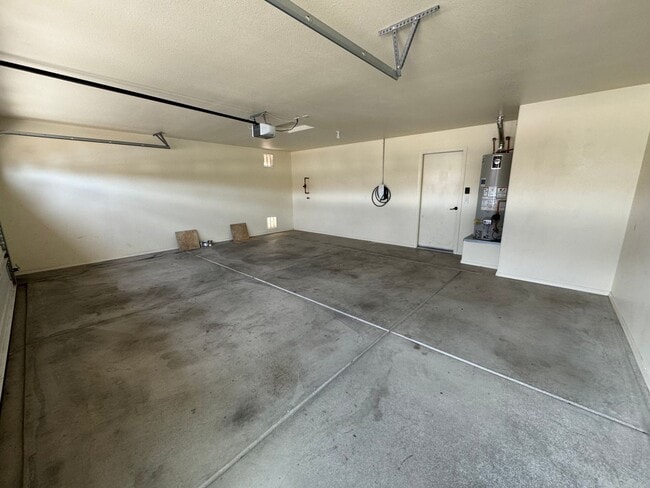 Photo - 4BR/2BA/2CG, TESLA CHARGER 1765 sq.ft. ren...