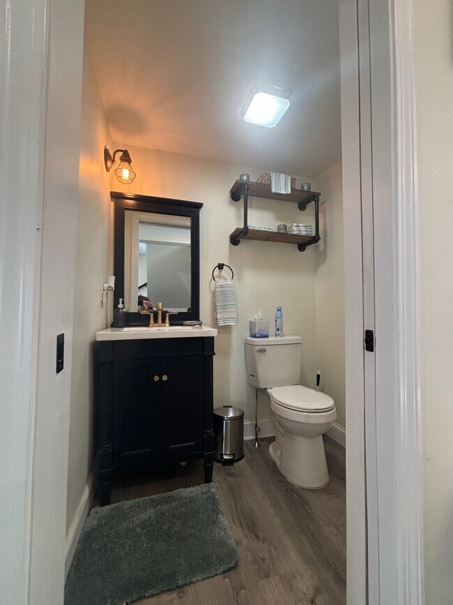 Photo - 1 Simpson Ave