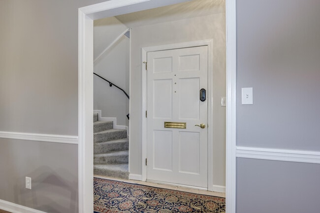 Photo - 324 Laurens St SW Unit B