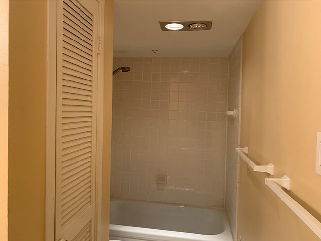 Photo - 2230 S Piney Point Rd Unit 210