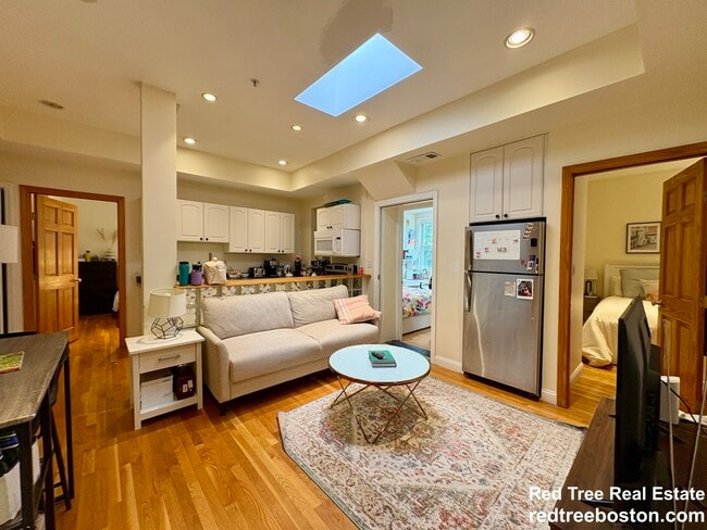 Building Photo - 1801 Beacon St Rental