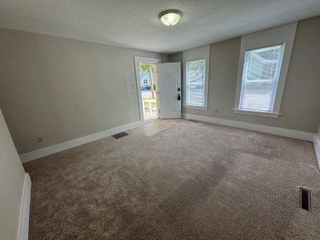 Photo - 201 Eastman Ave