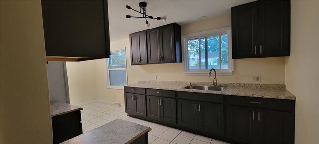 Photo - 2845 W 31st St