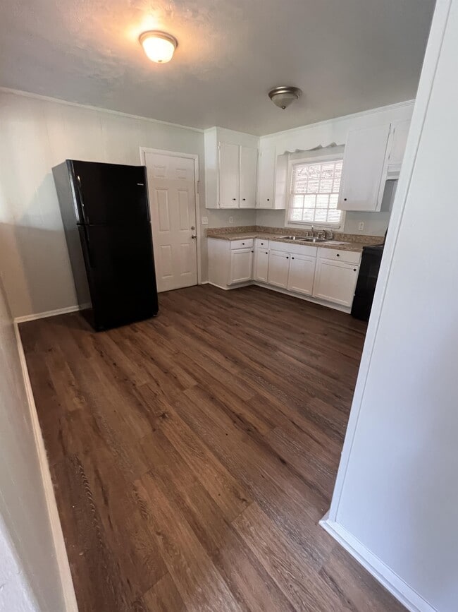 Photo - 106 Whiteoak Cir