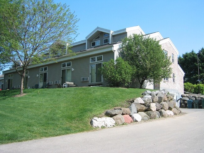 Building Photo - Great Arboretum location - lofted Unit 1481-B8