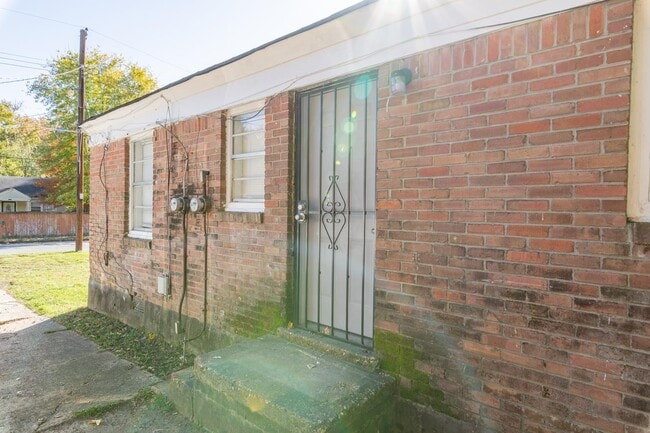 Photo - 1677 Echles St