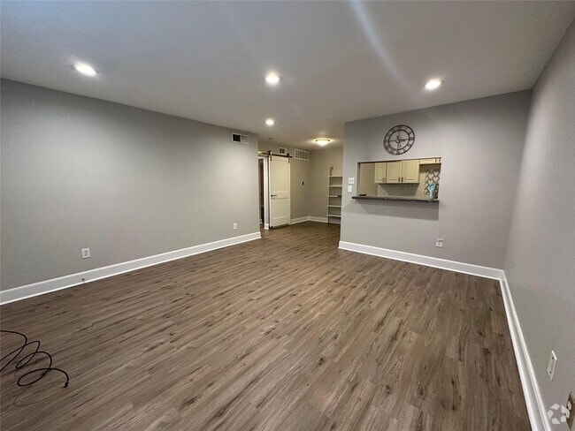 Building Photo - 2250 Bering Dr Unit 3 Rental