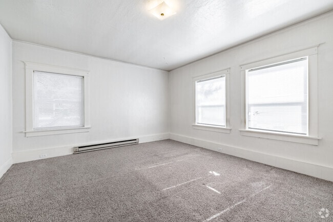 1BR, 1BA - 720SF - Bedroom